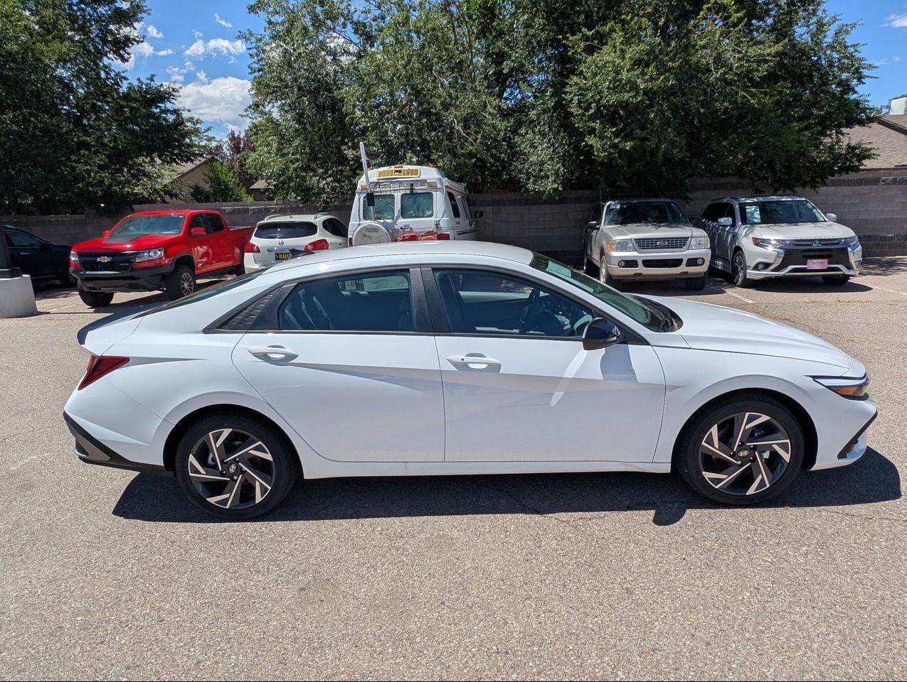 2025 Hyundai Elantra SEL Sport photo 7