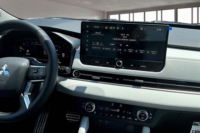 2025 Mitsubishi Outlander SEL photo 7