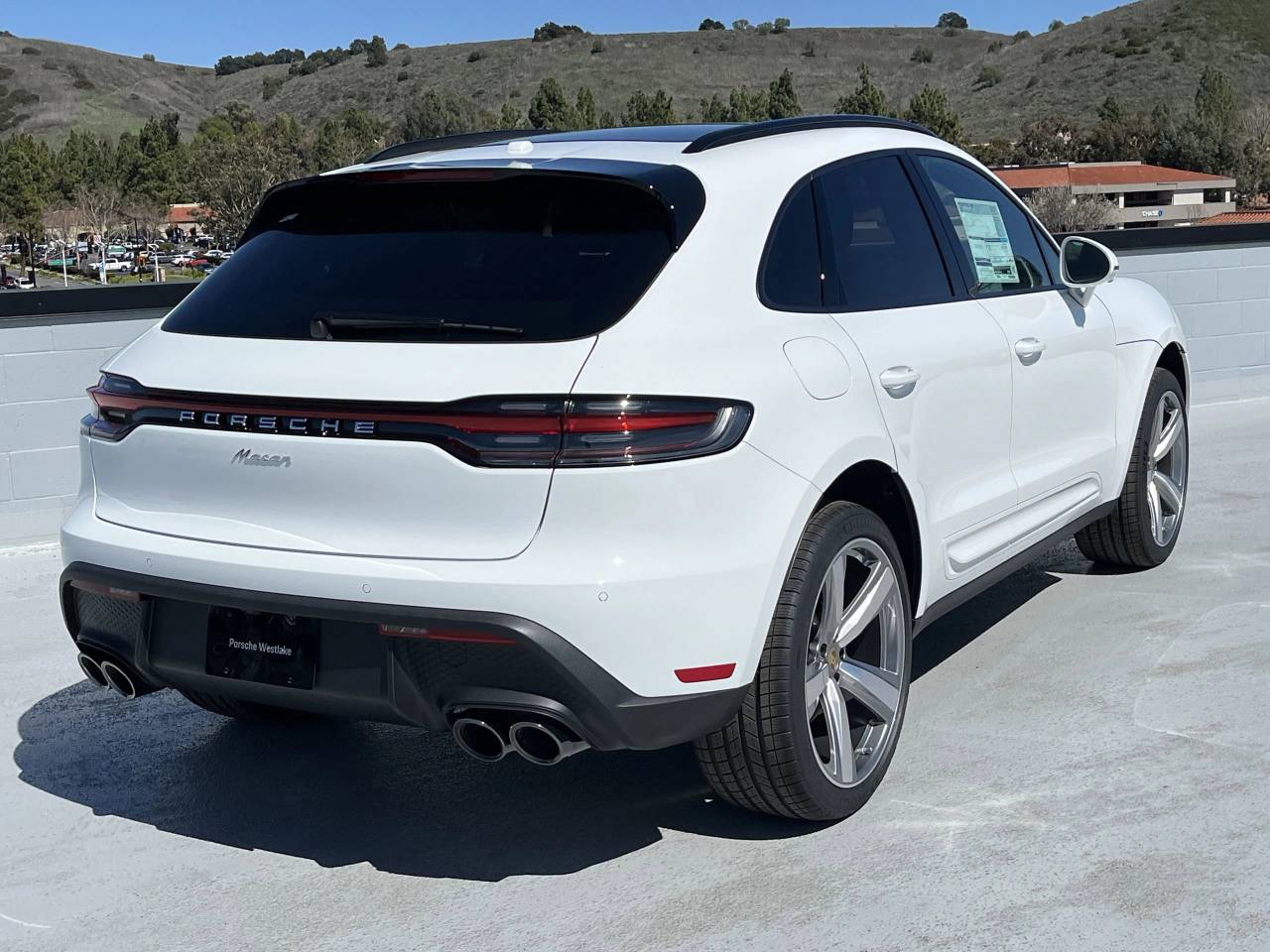 2025 Porsche Macan Base photo 4