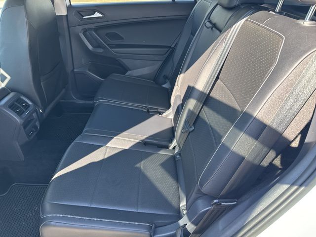 2021 Volkswagen Tiguan R-Line Black SEL photo 13