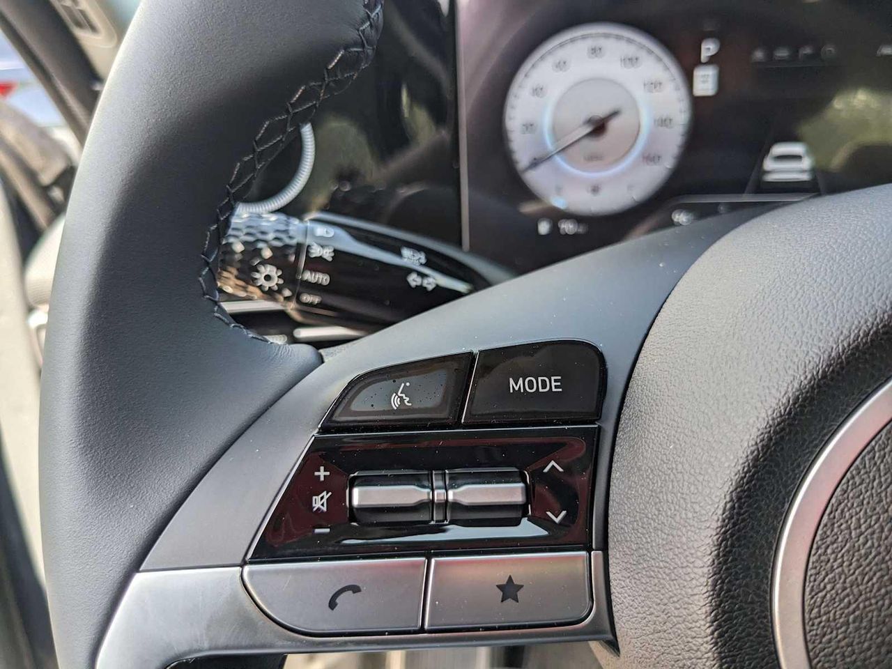 2025 Hyundai Elantra SEL Convenience photo 11
