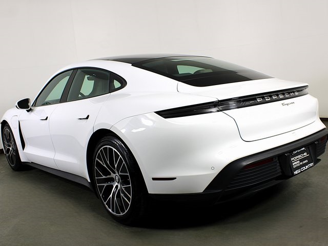 2023 Porsche Taycan photo 3