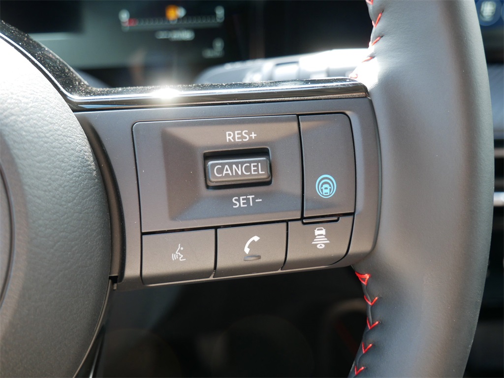 2025 Nissan Kicks SR photo 18