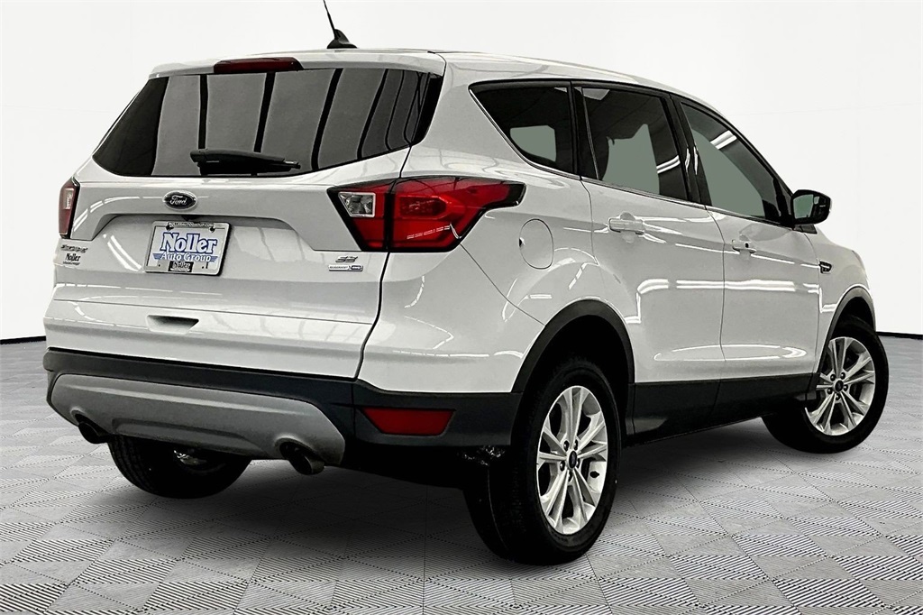 Used 2019 Ford Escape SE with VIN 1FMCU9GDXKUB03836 for sale in Kansas City
