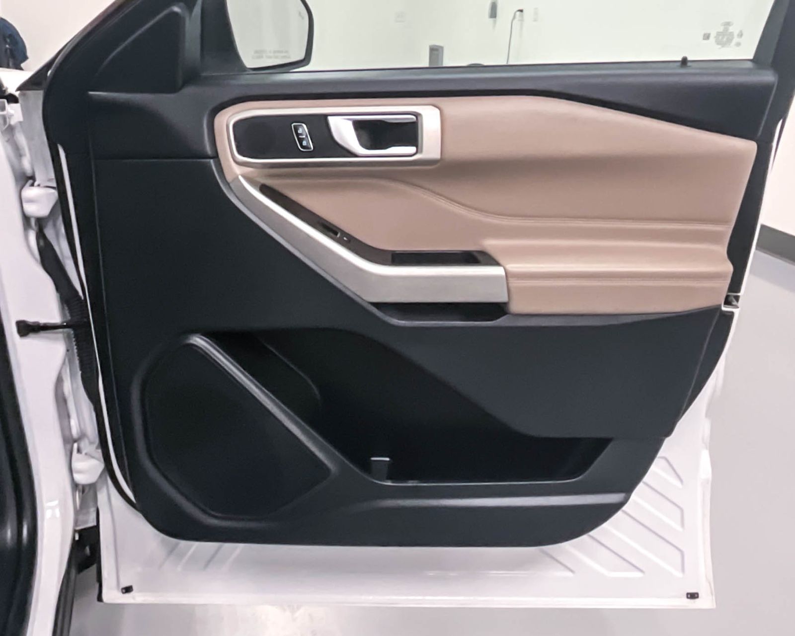 2023 Ford Explorer XLT Sport photo 16