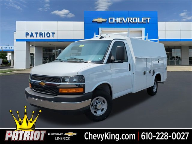 2025 Chevrolet Express Cutaway Base's photo