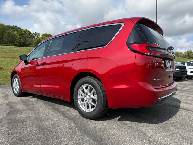 2026 Chrysler Pacifica photo 6