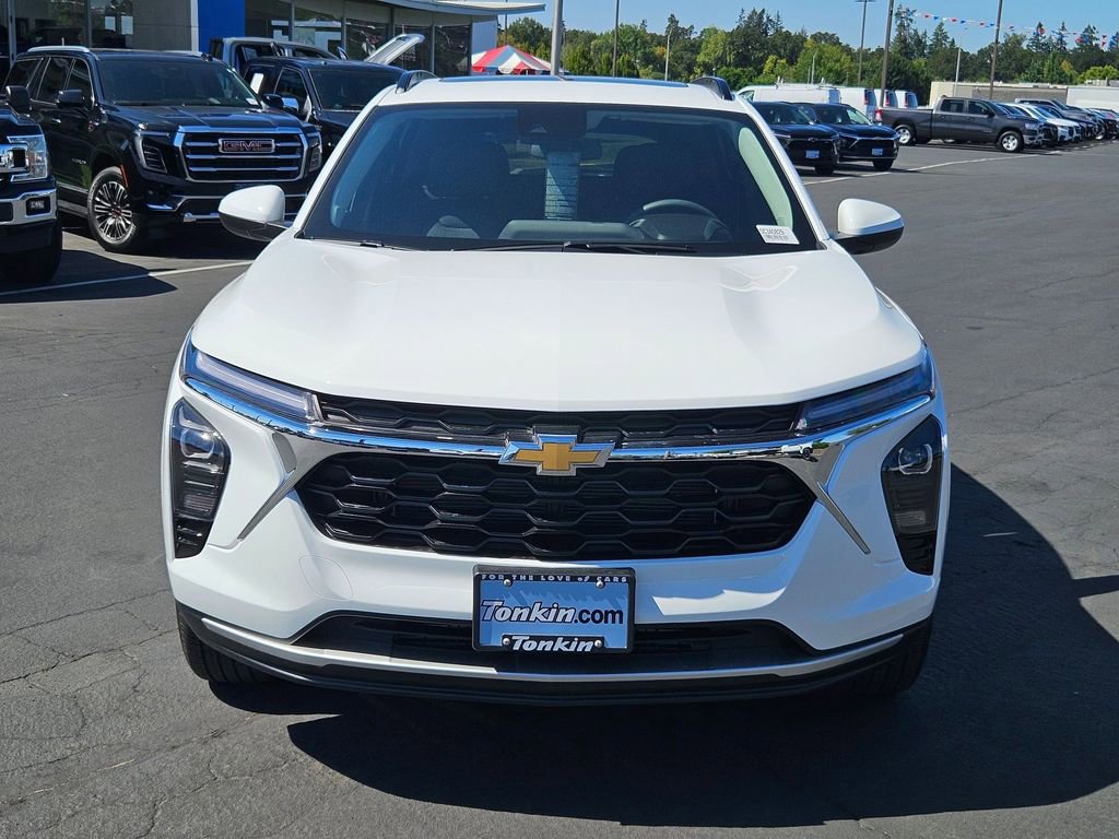 2025 Chevrolet Trax LT photo 7