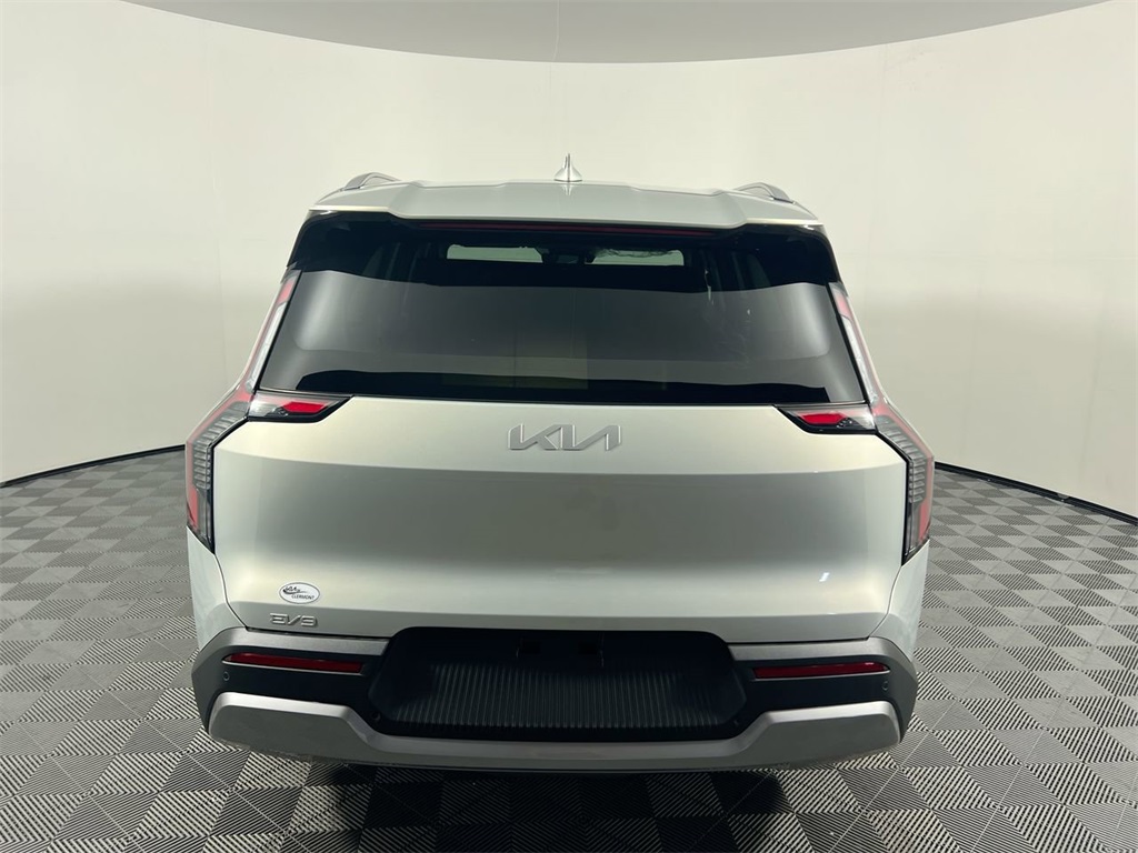 2026 Kia EV9 Wind photo 2