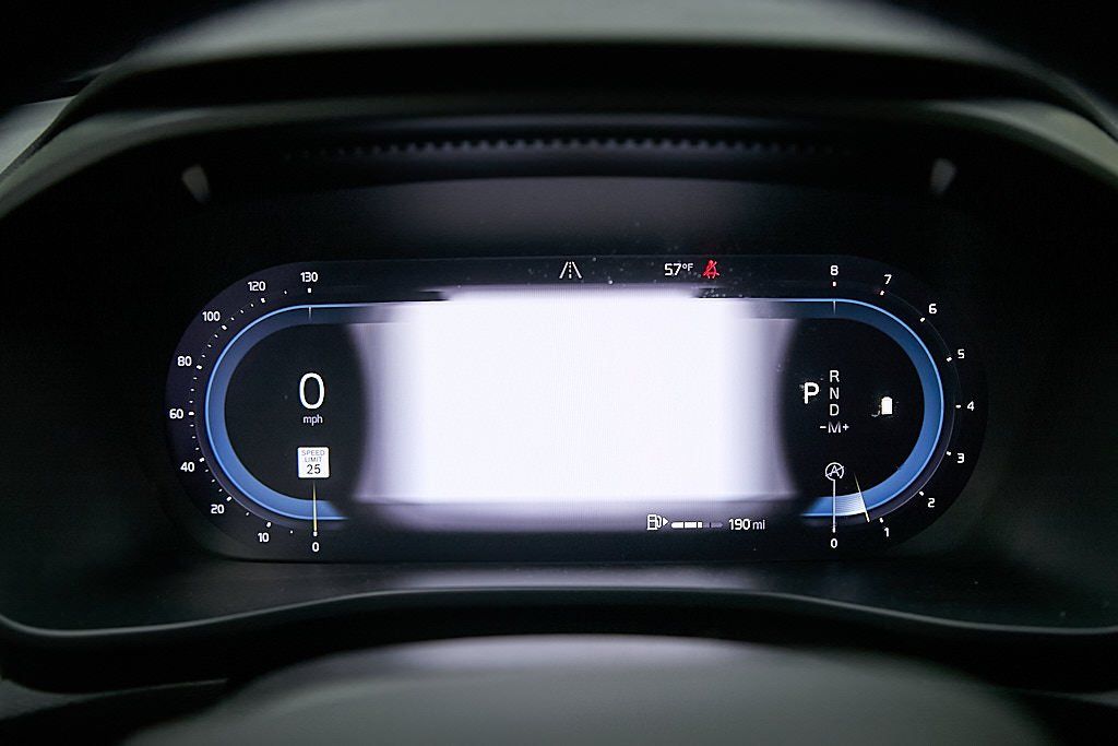 2023 VOLVO XC40 - Image 26