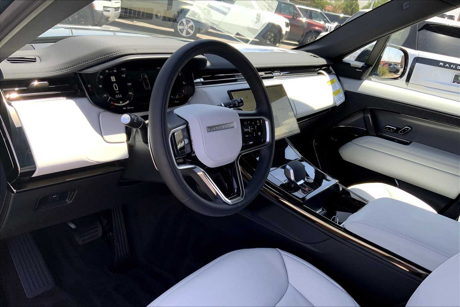 2025 Land Rover Range Rover Sport SE photo 7