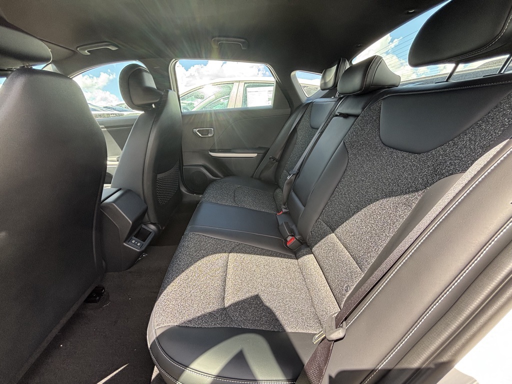 2025 Kia K4 GT-Line photo 15