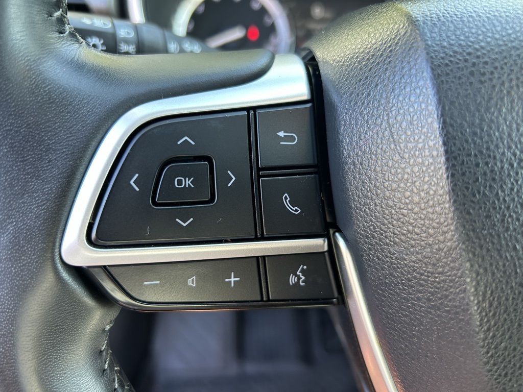 2022 Toyota Highlander XLE photo 13