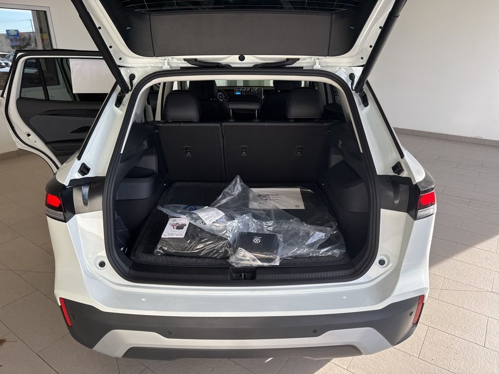 2025 Volkswagen Tiguan SE photo 16