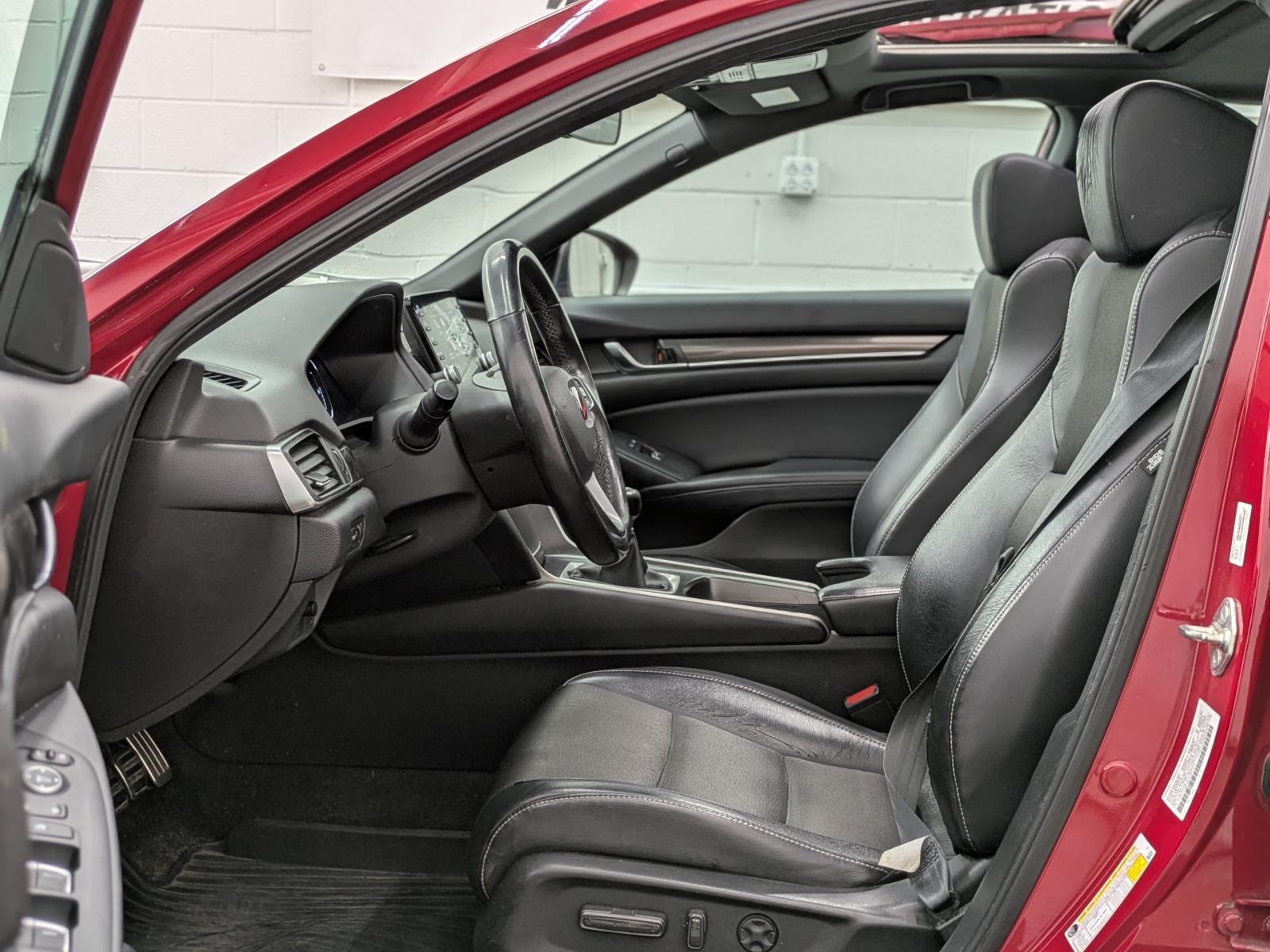 2018 Honda Accord Sport 2.0T photo 3