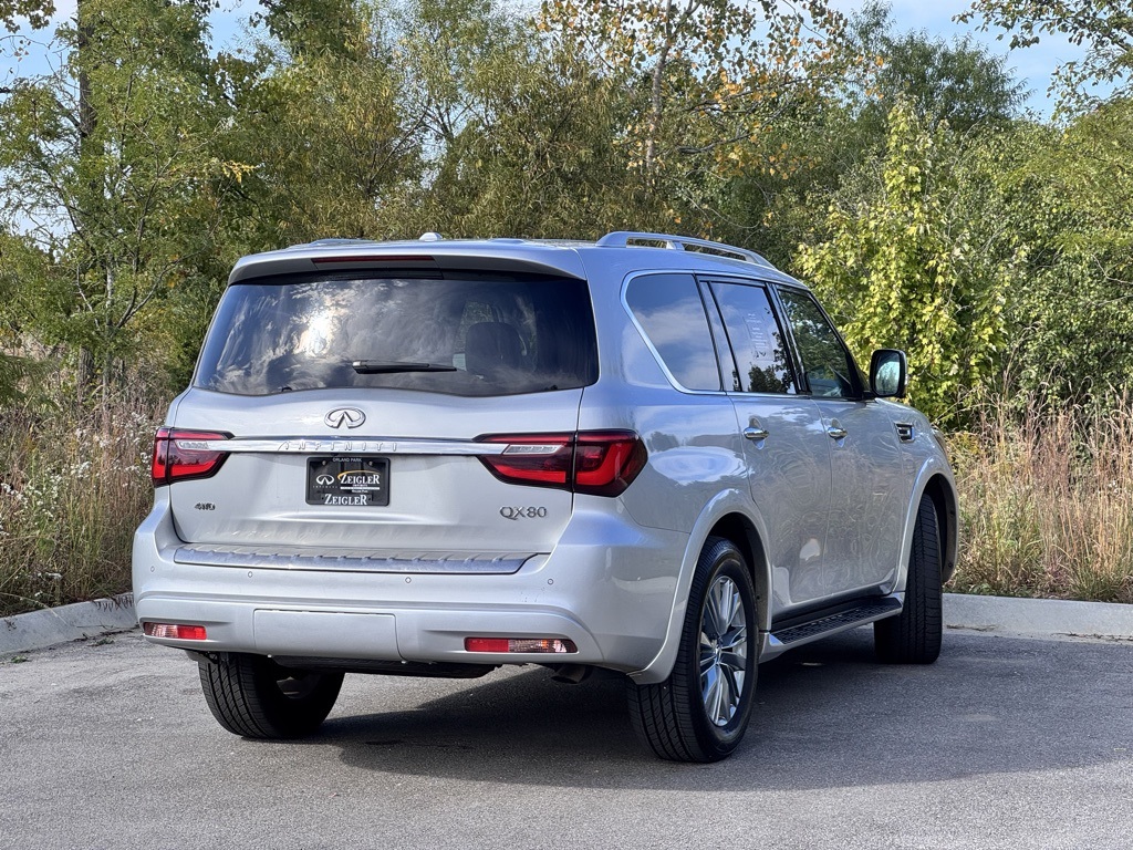 2022 Infiniti QX80 Luxe photo 6