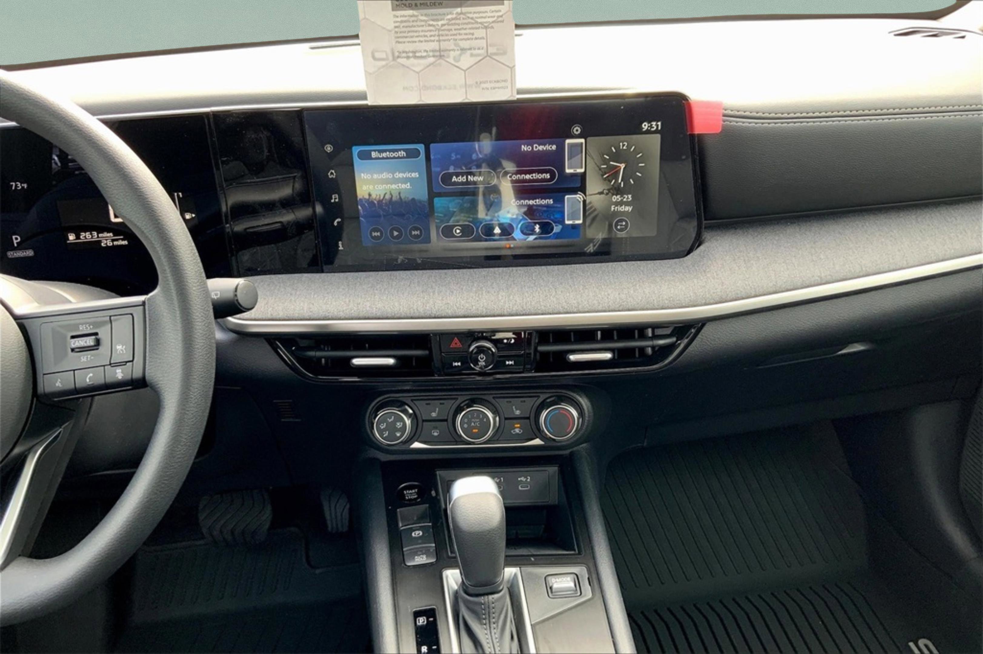 2025 Nissan Kicks SV photo 6