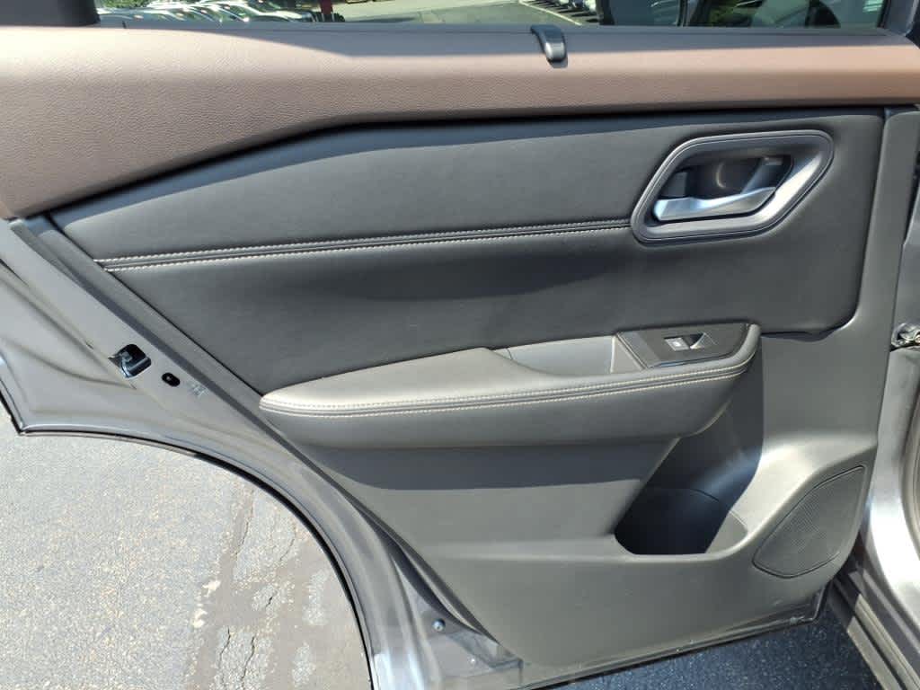 2023 Nissan Rogue SV photo 12