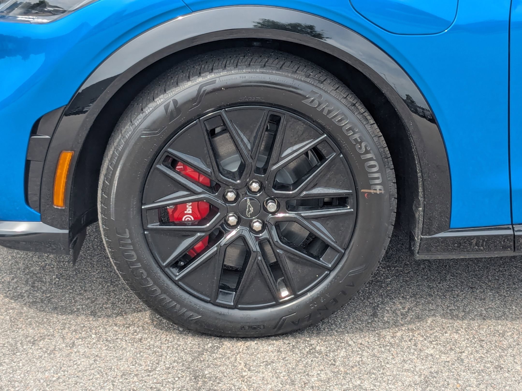 2025 Ford Mustang Mach-E Premium photo 3