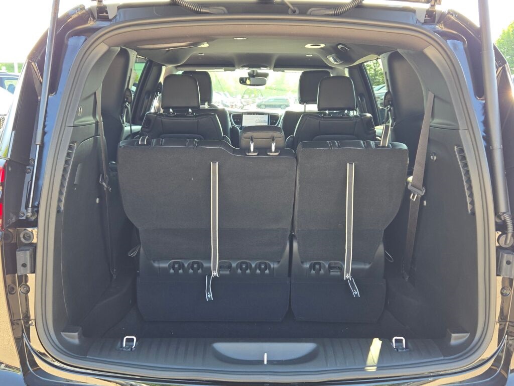 2026 Chrysler Pacifica photo 13