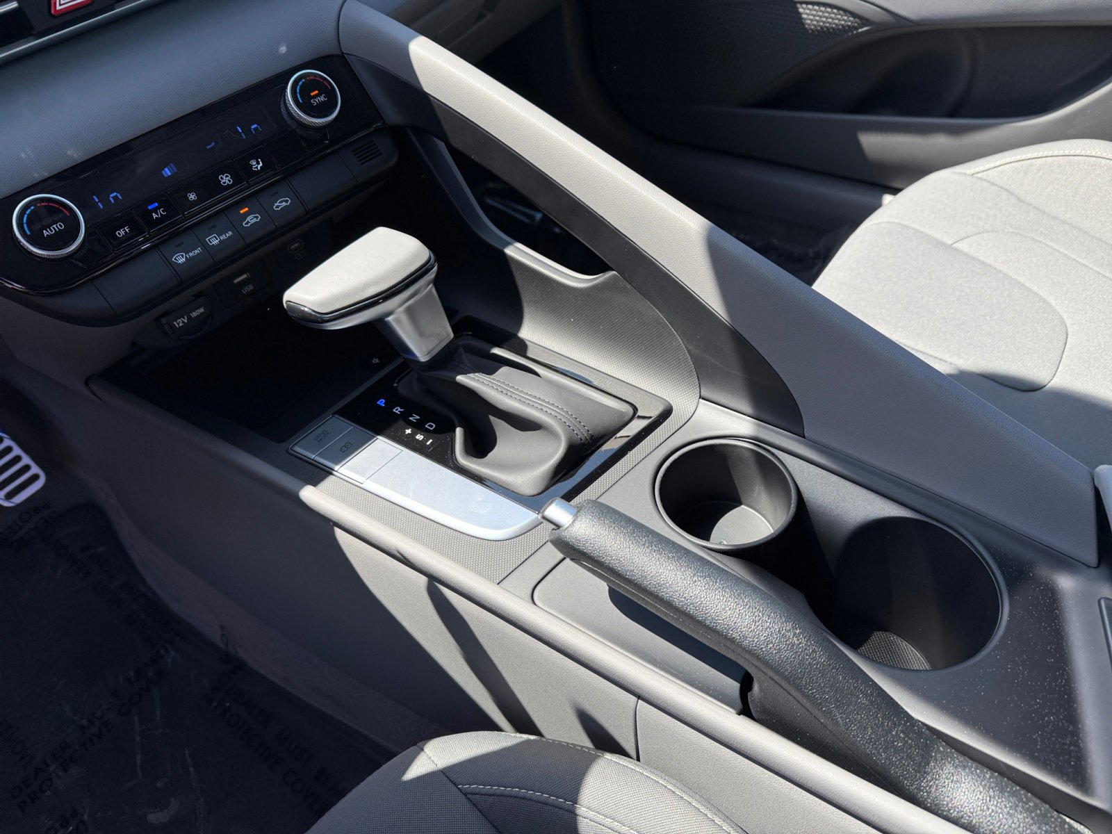 2025 Hyundai Elantra SEL Sport photo 13