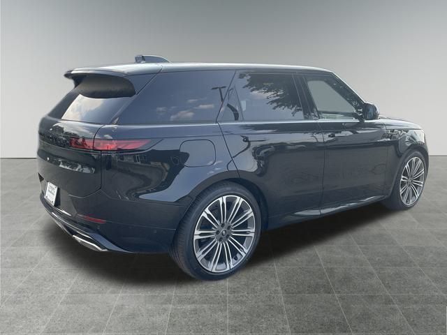 2025 Land Rover Range Rover Sport SE photo 5