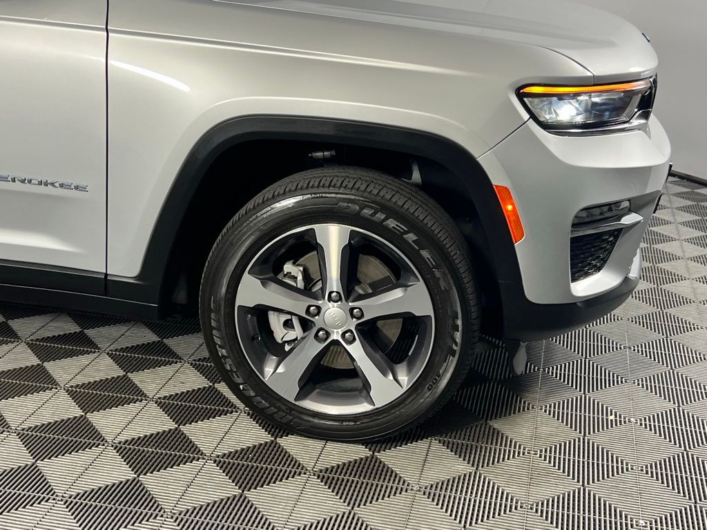 2023 Jeep Cherokee 4xe photo 3