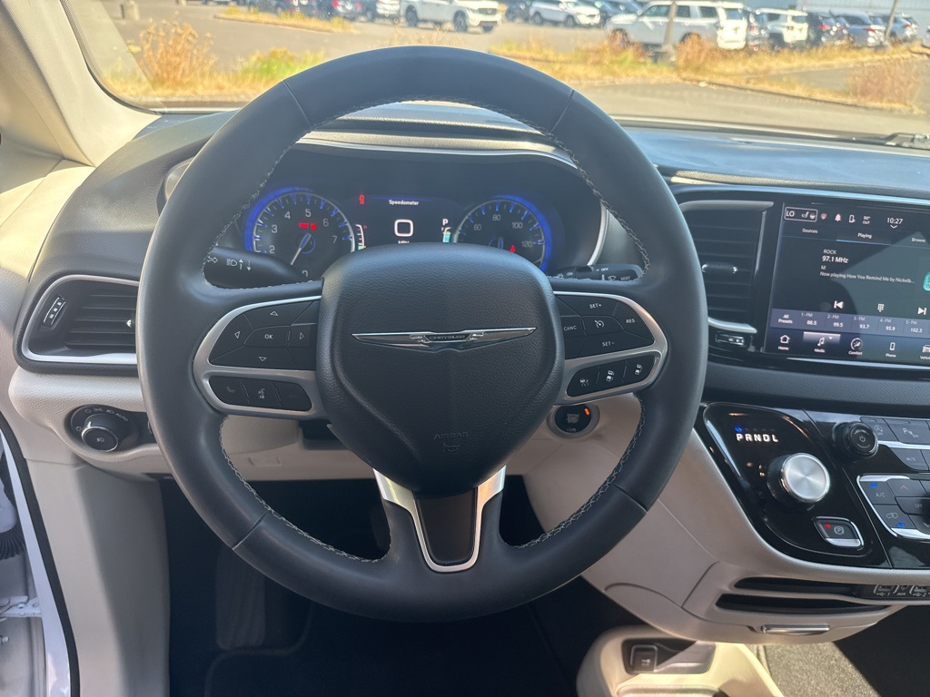 2023 Chrysler Pacifica Touring L photo 31