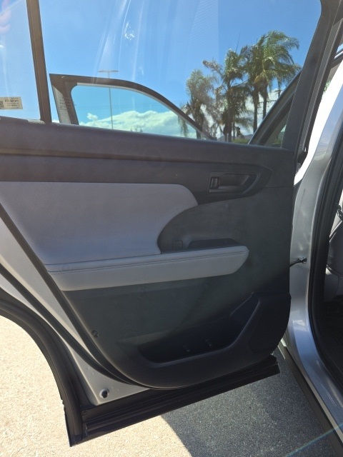 2021 Toyota Highlander L photo 32