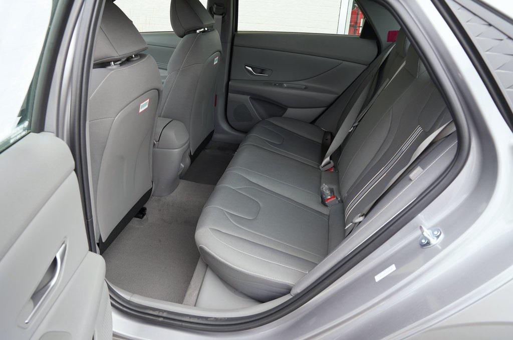 2025 Hyundai Elantra SEL Sport photo 20
