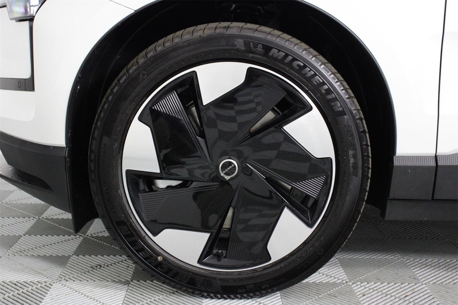 2025 Volvo EX30 Plus photo 10