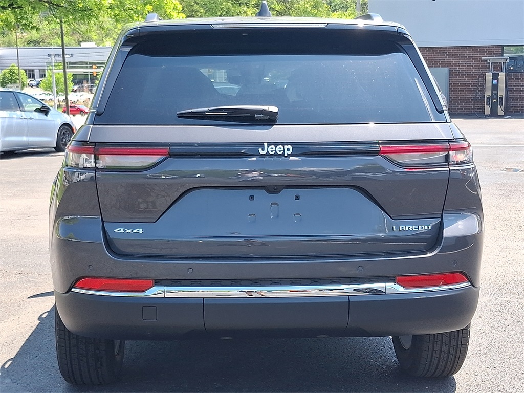 2025 Jeep Grand Cherokee Laredo X photo 3