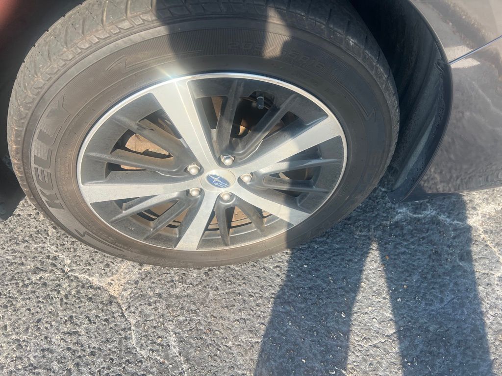 2019 Subaru Impreza 2.0i Premium photo 13