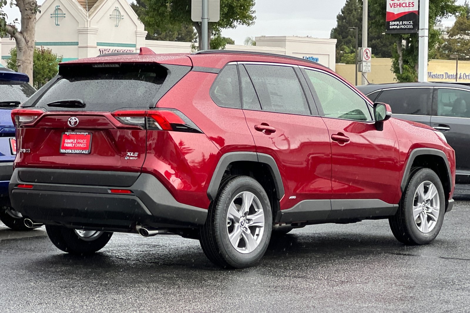 2025 Toyota RAV4 Hybrid XLE photo 3