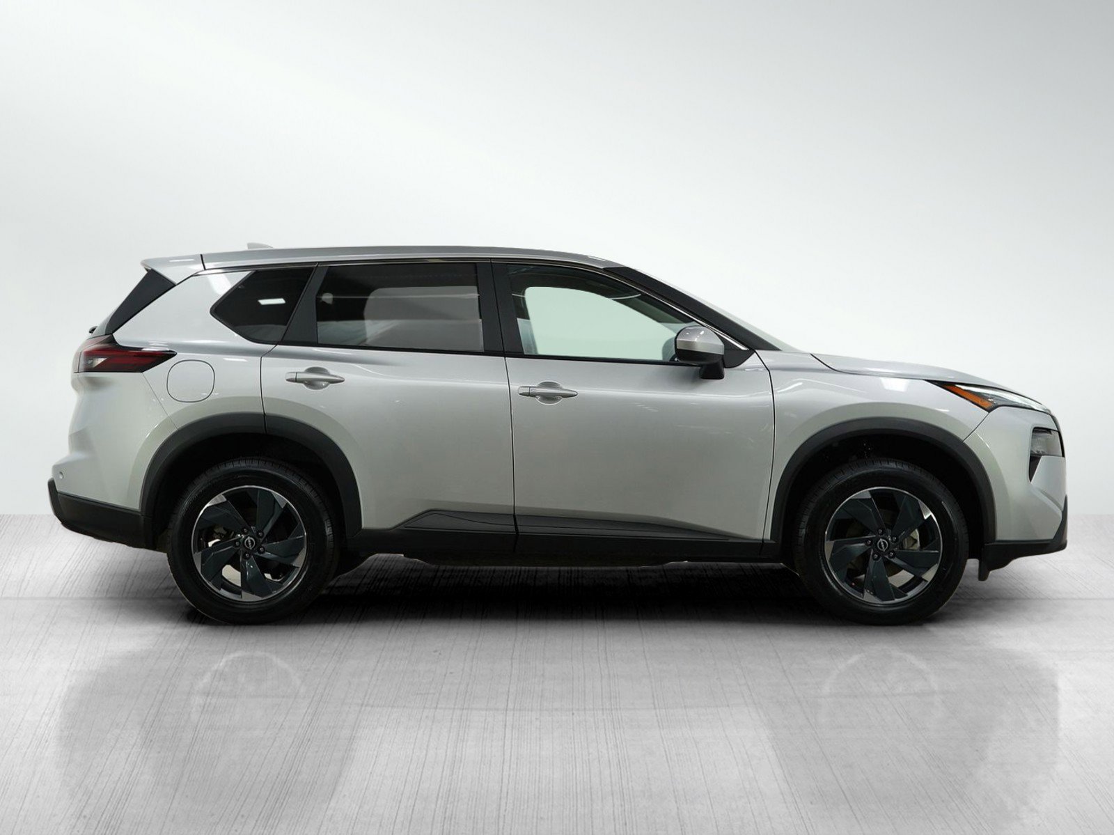 2024 Nissan Rogue SV photo 5