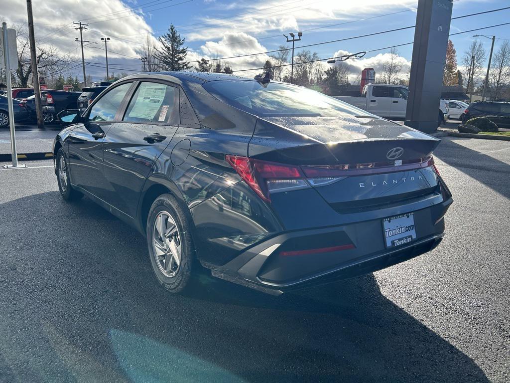 2025 Hyundai Elantra SE photo 6