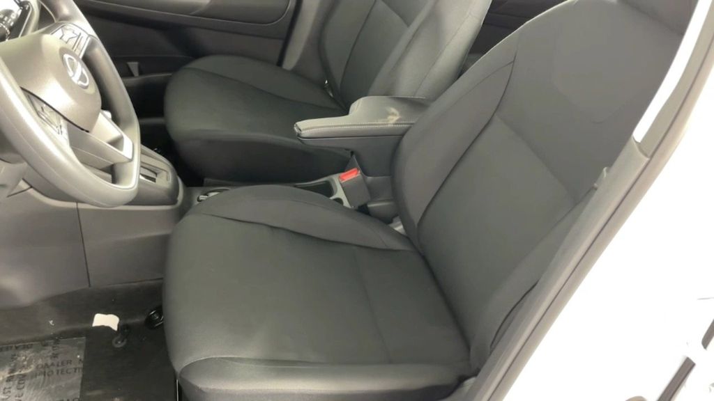 2025 Nissan Kicks Play S photo 12