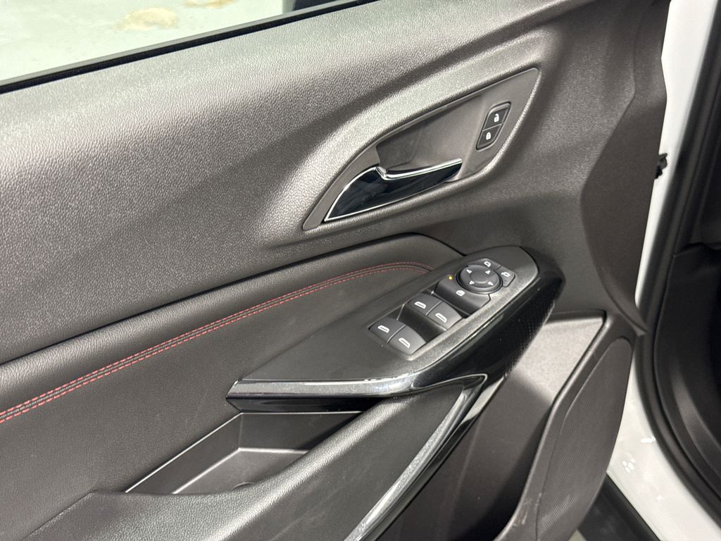 2025 Chevrolet Trax photo 12