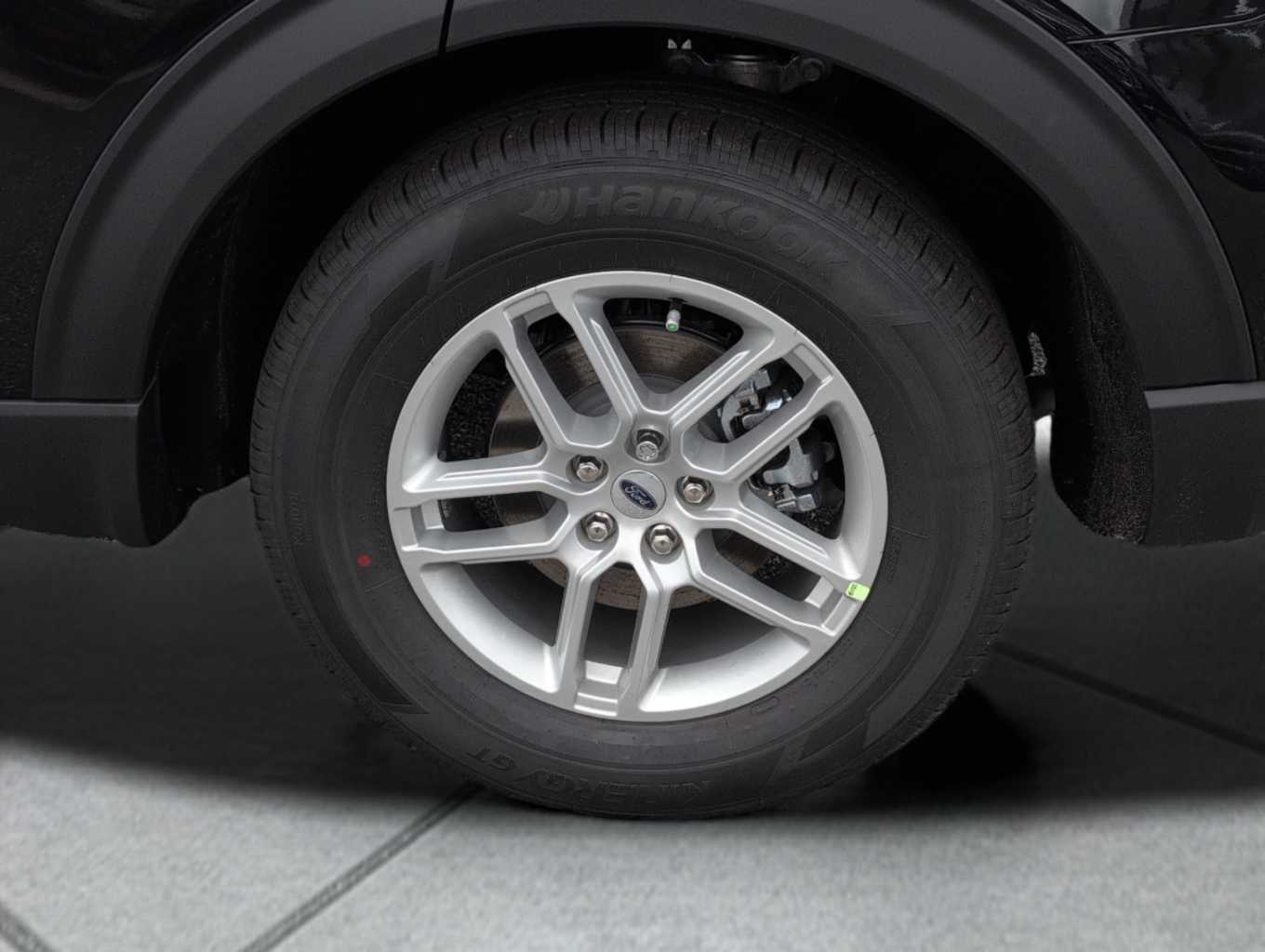2025 Ford Explorer photo 16