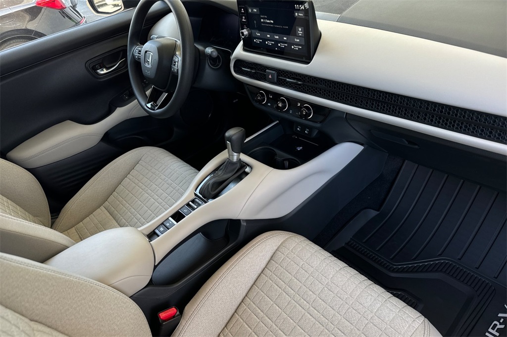 2026 Honda HR-V LX photo 16