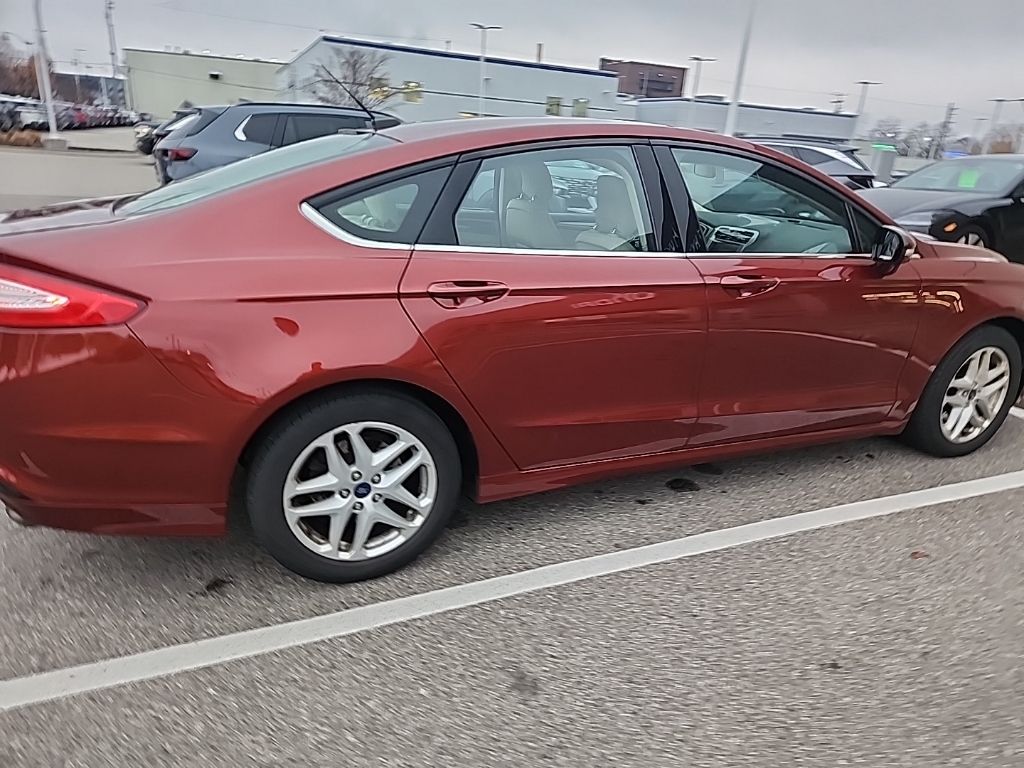 2014 Ford Fusion SE photo 4