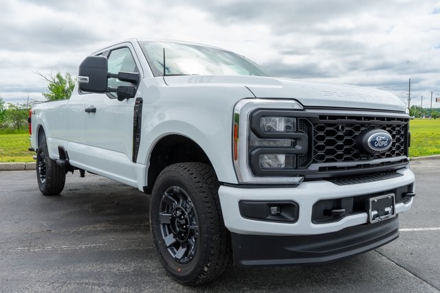 2025 Ford F-350 XL photo 4