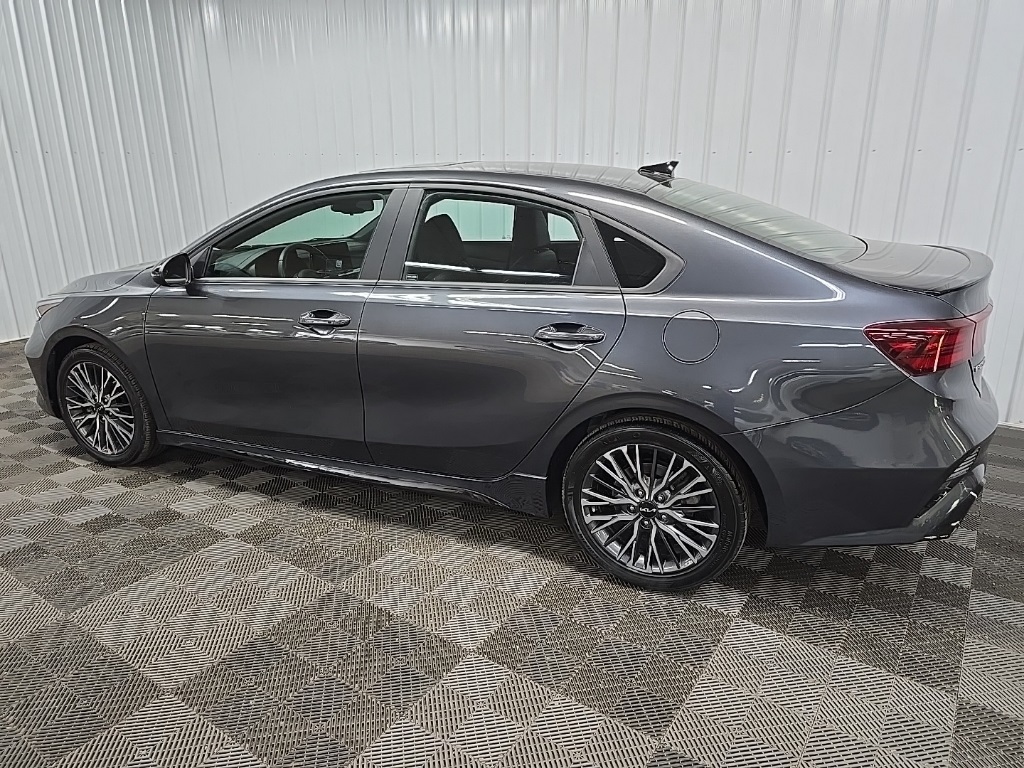 2022 Kia Forte GT-Line photo 4