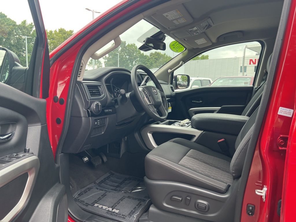 2024 Nissan Titan SV photo 2