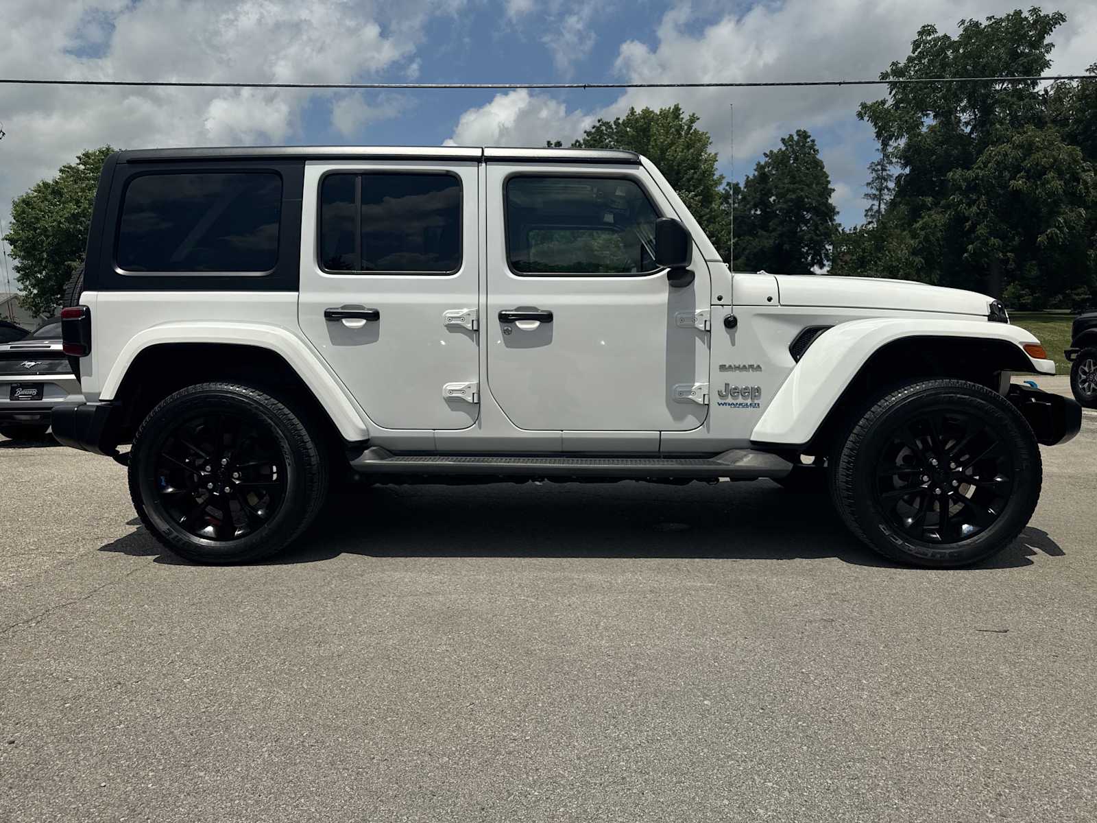 2022 Jeep Wrangler 4xe Unlimited Sahara photo 4
