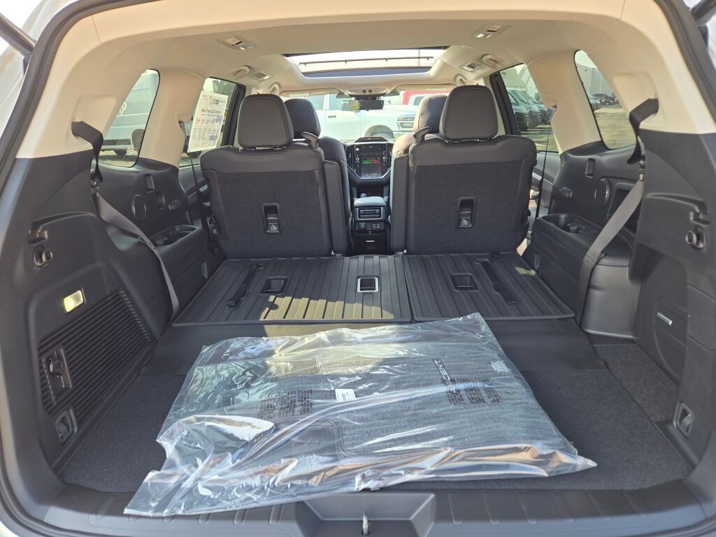 2025 Subaru Ascent Onyx Edition Touring photo 10