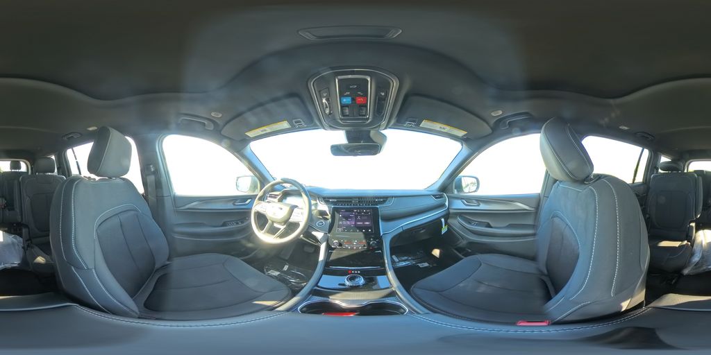2025 Jeep Grand Cherokee Laredo X photo 14