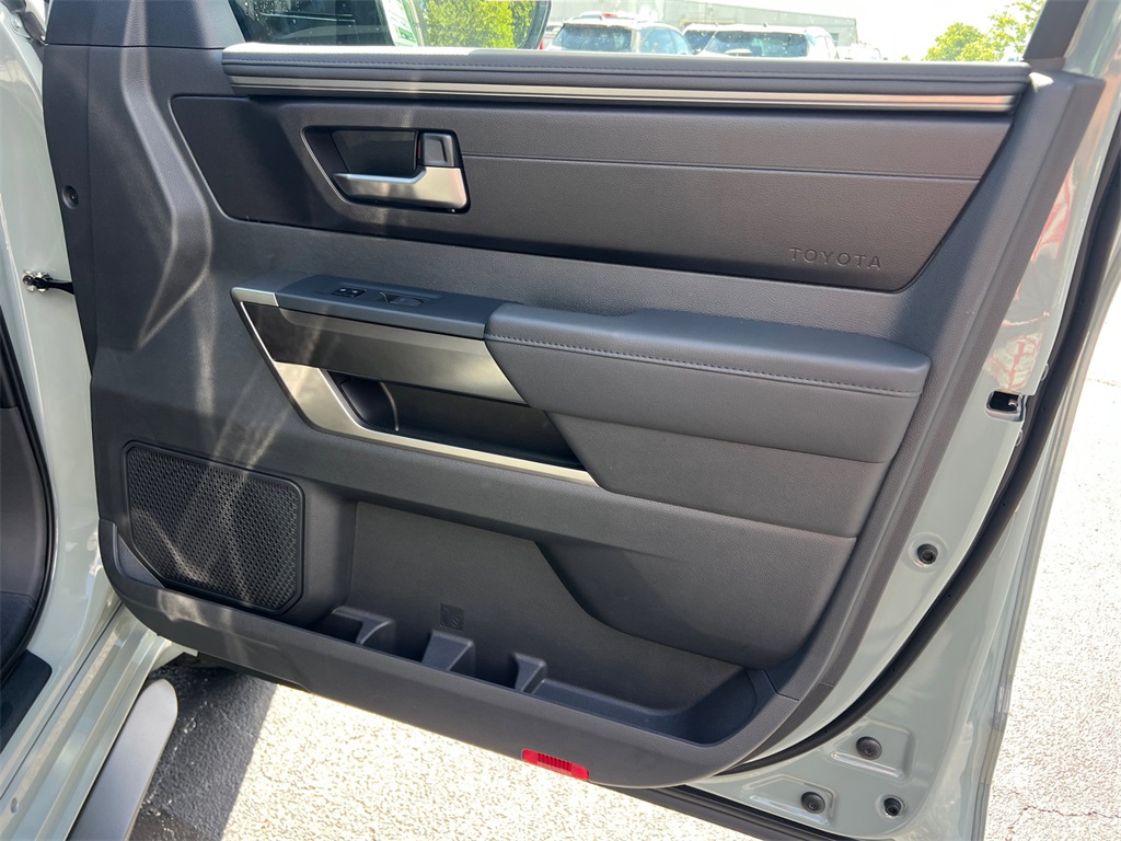 2025 Toyota Tundra SR5 CrewMax photo 14