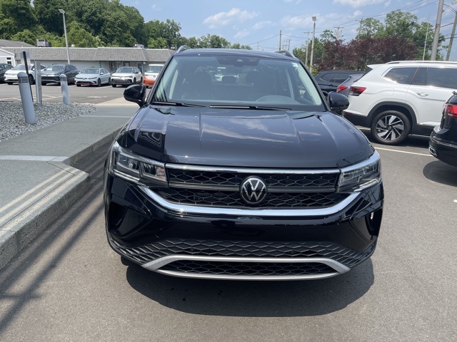 2024 Volkswagen Taos SE photo 2