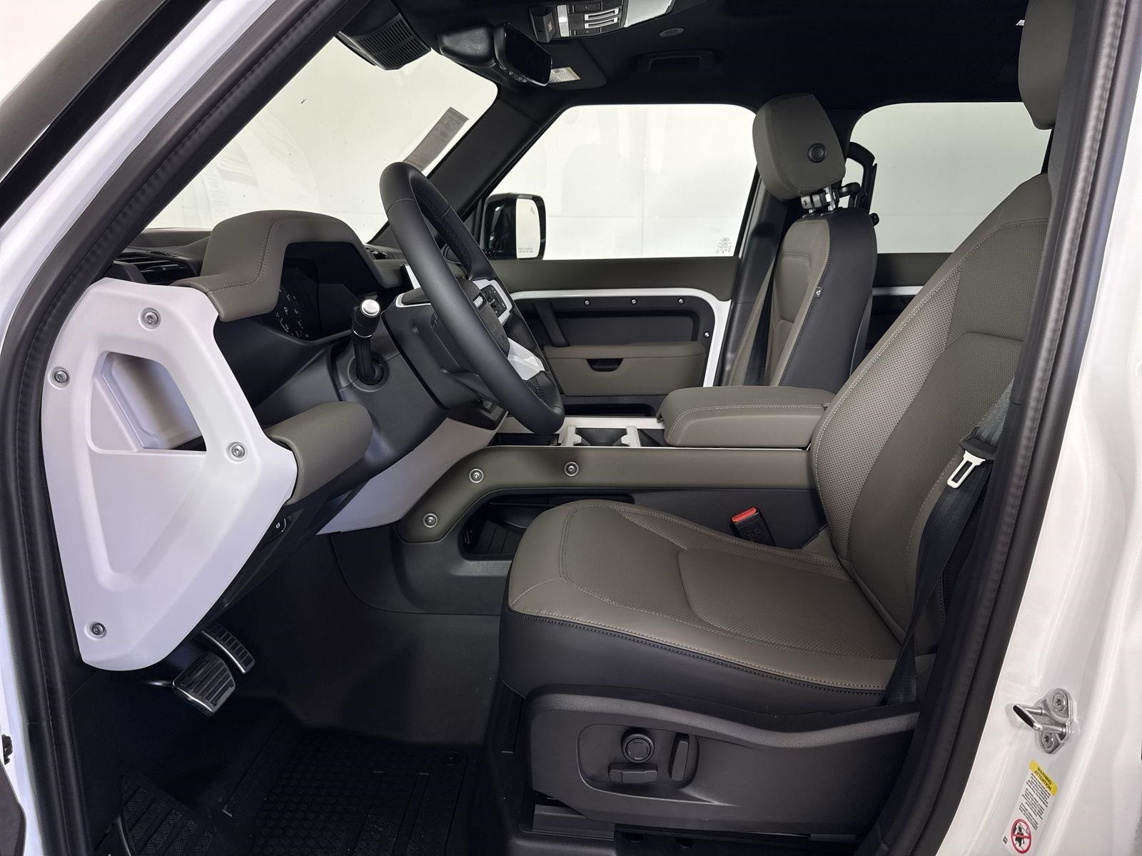 2025 Land Rover Defender 110 X-Dynamic SE photo 23